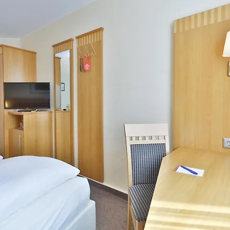 מלון Partner Central-hotel 3*