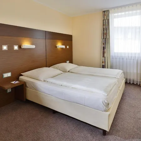 Partner Central-hotel فندق