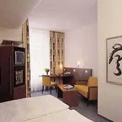 Partner Central-hotel وبرتال