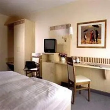 Partner Central-hotel وبرتال