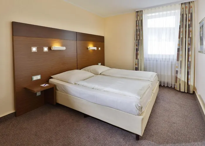 Partner Central-hotel Hotel