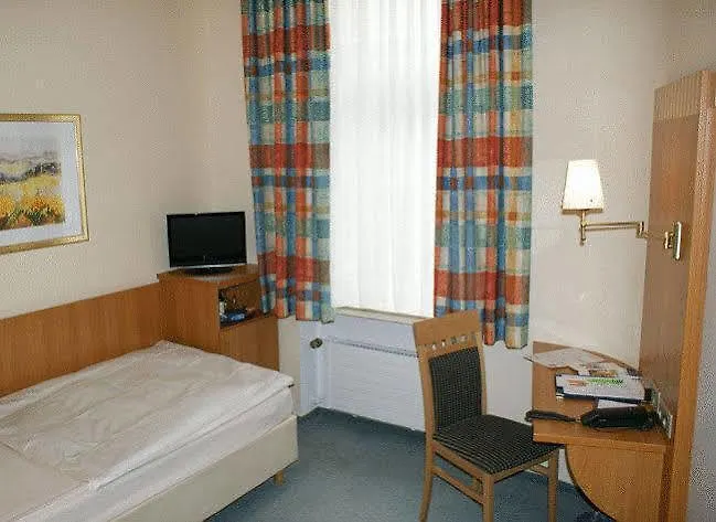 Partner Central-hotel 3* 부퍼탈